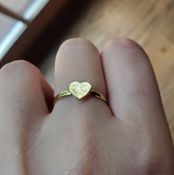 NWOT Tiny Gold Heart Ring size 7 - Picture 7 of 13